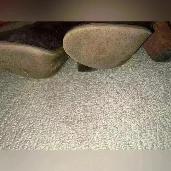 Brown faux suede booties size 6.5 - Picture 4 of 4